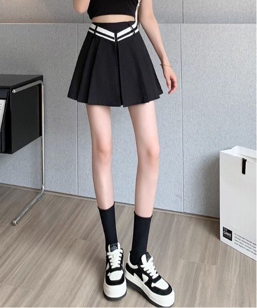 ＆soiree（アンドソワレ） パンツ ライン入りプリーツスカート風