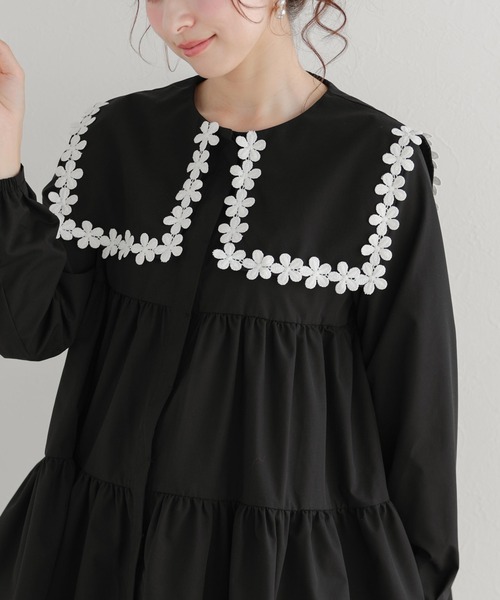 【未使用品】アトリエまりこ　レースお花付き黒ブラウス フリーサイズ Fit more（フィットモア） ブラウス シャツ フラワーレース襟ブラウス