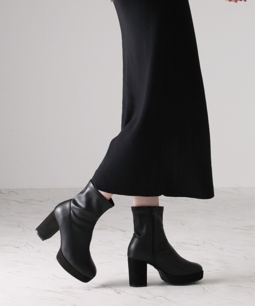 美品　VALENTINO ネオンピンクパテント　プラットフォームショートブーツ 美品 VALENTINO ネオンピンクパテント プラットフォームショート