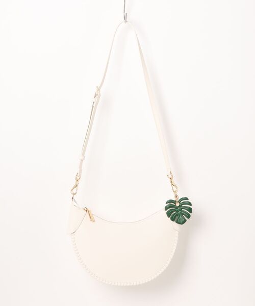 CHARLES & KEITH◆Blume ブレードカーブ ホーボーバッグ◆送料込 Blume ブリュム ブレードカーブホーボーバッグ - Black