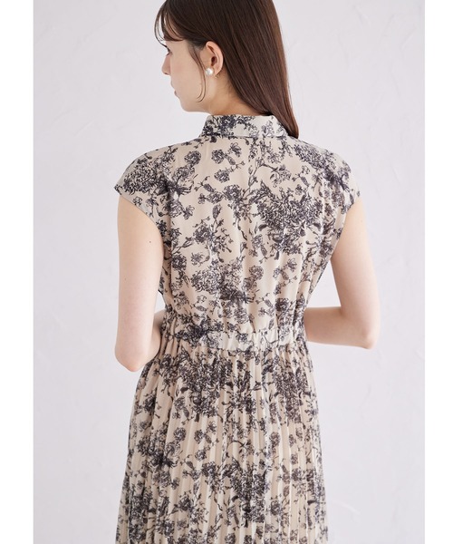新品 toccocloset フリル付きフラワープリントシャツプリーツワンピース フリル付きフラワープリントシャツプリーツワンピース