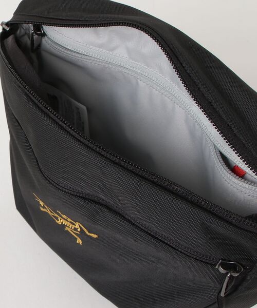 ARC'TERYX ショルダーバッグ ブラック ARC'TERYX（アークテリクス） ワンポイントショルダーバッグ