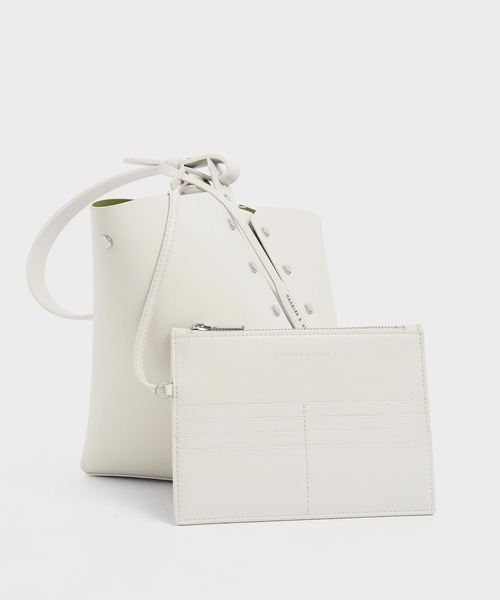 CHARLES ＆ KEITH ショルダーバッグ バッグ スタッズトラペーズ