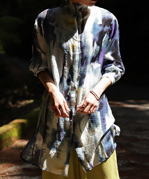 antiqua（アンティカ） ブラウス シャツ 水彩アート柄デザインシャツ