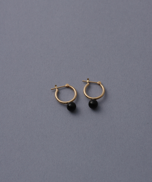【kazu】美品 Lilas オニキスティアドロップピアス K10YG シズクハーフダイヤアメリカンピアス K10（両耳）（ピアス（両耳