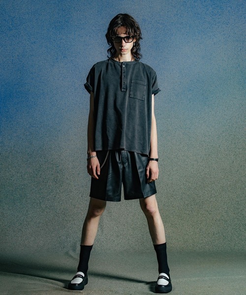 パンツ SPANISH LAMB LEATHER SHORT TROUSERS メンズの画像