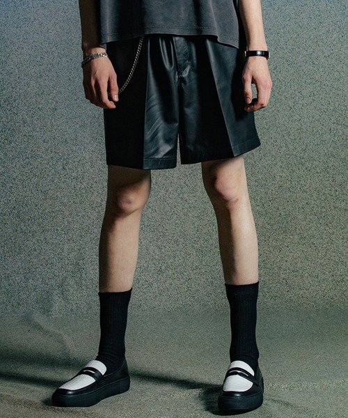 パンツ SPANISH LAMB LEATHER SHORT TROUSERS メンズの画像