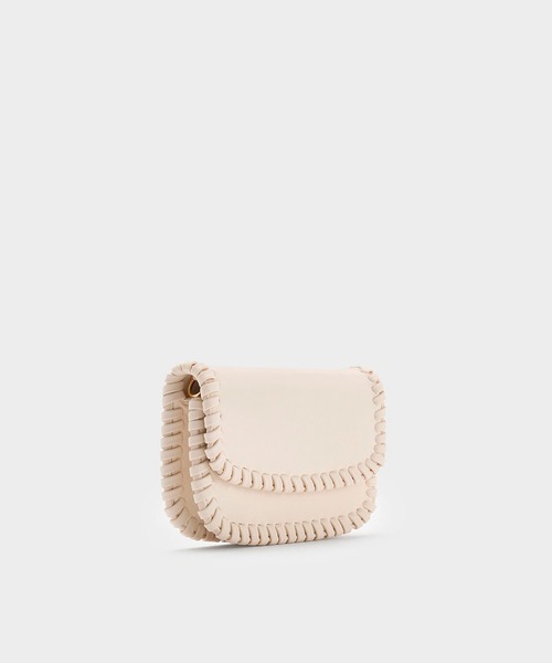 CHARLES & KEITH◆Blume ブレードチェーン ハンドルウォレット Blume ブリュム ブレードチェーンハンドルウォレット - Cream