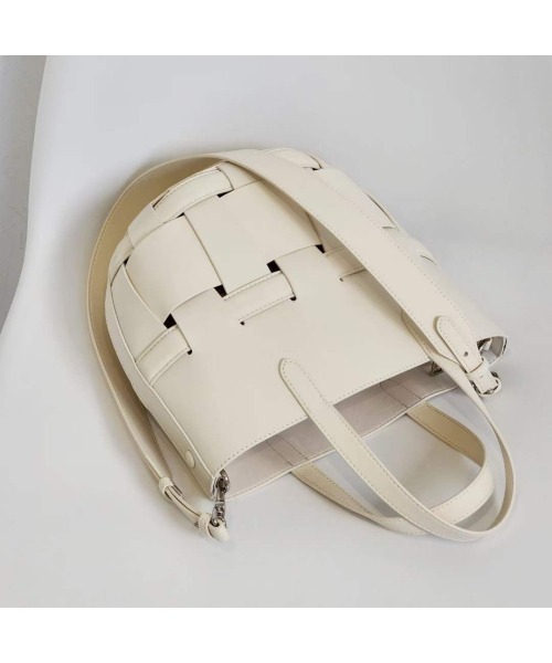 【大人気】ショルダーバッグ　レディース　白　レザー　編み込み　即購入OK Tomieco（トミエコ） ショルダーバッグ バッグ LEATHER 編み込み