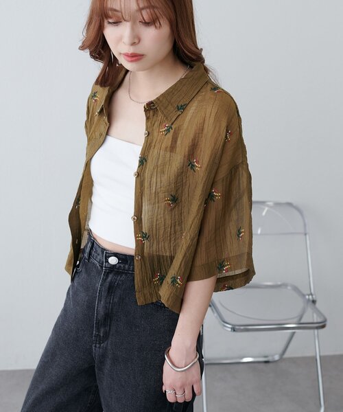 ブラウス シャツ 「WEB限定」刺繍シアークロップドシャツ レディースの画像