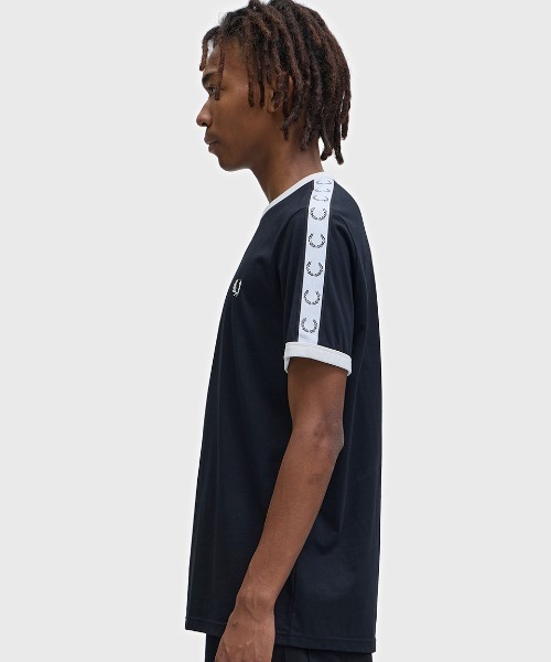 新品タグ付き　フレッドペリー　TAPED SLEEVE T-SHIRT FRED PERRY（フレッドペリー） tシャツ Taped Ringer T-Shirt／テープ