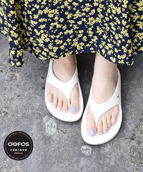 クラシック OOFOS レディース オフホワイト 24 ビーチサンダル 「OOFOS」 靴