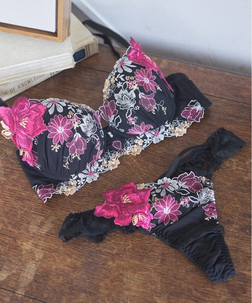 【新品】ドルチェフィオラ ドゥペルル 刺繍ブラジャーショーツD70/M 3セット Dolce Fiora（ドルチェ フィオラ） ブラジャー ショーツセット エン