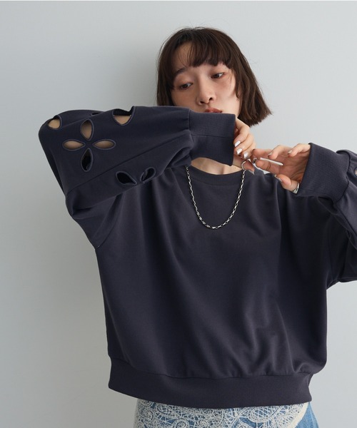 AnriettMusee トレーナー スウェット フラワーくり抜き刺繍スウェット