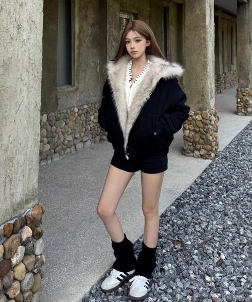 ヤンヤンLadyファーブルゾンのアウター UP START ブルゾン アウター 「LAMPOON」フェイクファーフードブルゾン