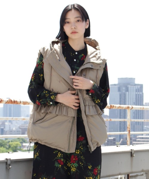 定価¥85,800 新品タグ付CABaNボタニカルダウンベスト　Ｓ H.A.K（ハク） ダウンベスト ベスト マットスパンコール フリル