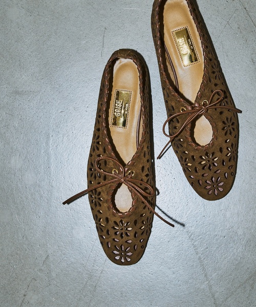 LE TALON シューズ GRISEレザーARTISANフラワーカットフラット