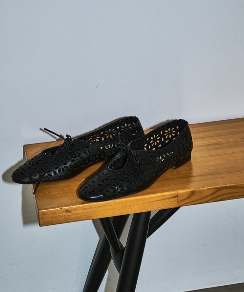 LE TALON シューズ GRISEレザーARTISANフラワーカットフラット