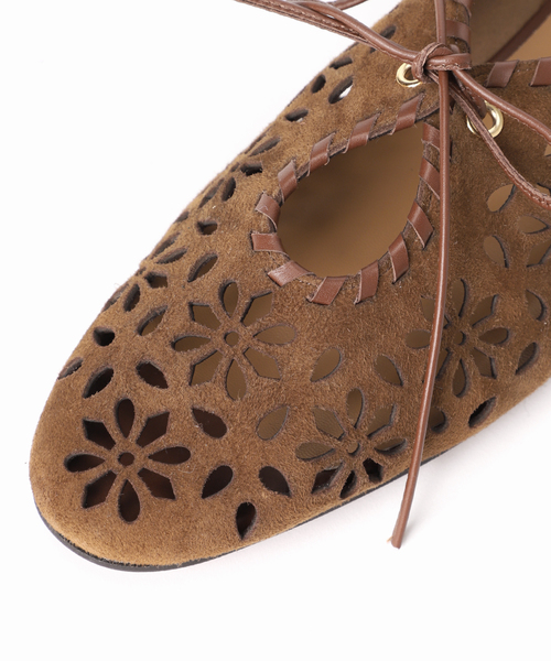 【美品】LE TALON 花柄刺繍 フラットシューズ LE TALON シューズ GRISEレザーARTISANフラワーカットフラット