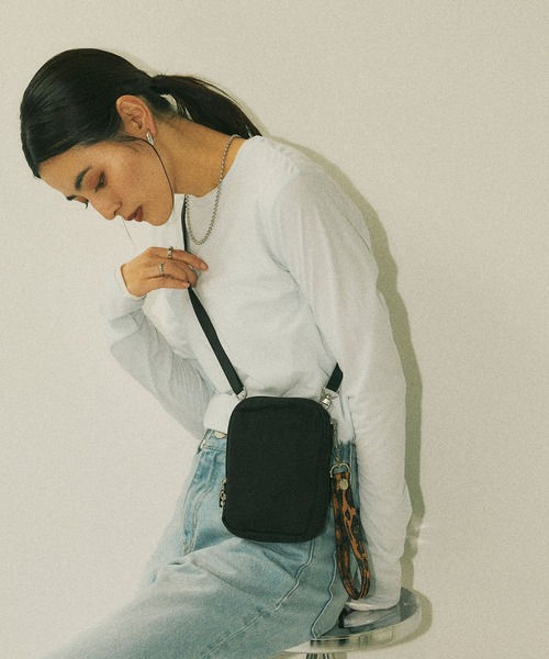 ショルダーバッグ バッグ 「TRIP.INN」6ポケットふかふかスマホマルチ