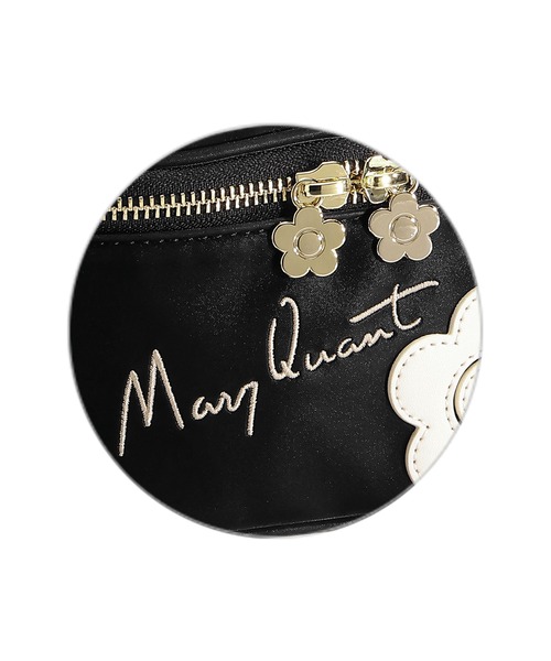 ☆MARY QUANT☆サインロゴデイジーパッチ*ラウンドポーチ 2色 サインロゴデイジーパッチ ラウンドポーチ（ポーチ）｜MARY
