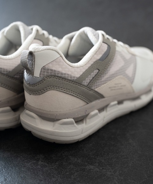 むぅ‼️ MOISTHROUGH360（モイスルー360） スニーカー 特許取得・通気防水