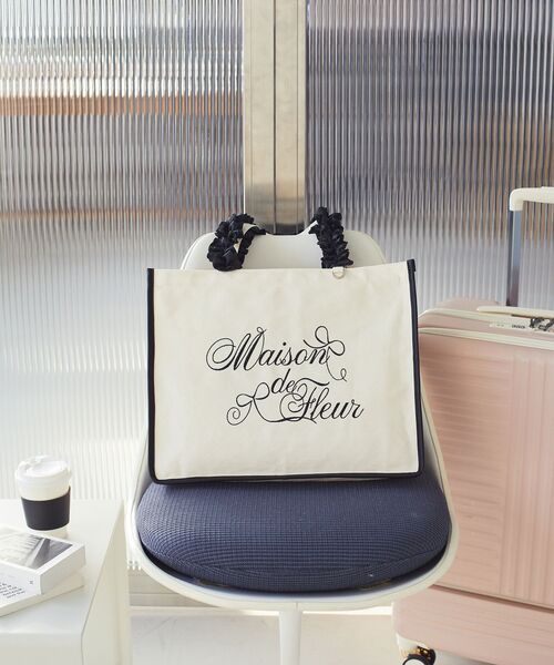 Maison de FLEUR（メゾンドフルール） トートバッグ ロゴ刺繍フリル