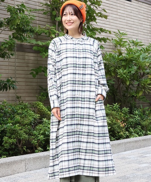 BURBERRYBLUELABEL　刺繍ロゴ入りワンピース　膝下丈　サイズ38 バーバリー ブルーレーベル 刺繍ロゴ ウール ハーフジップ 膝丈