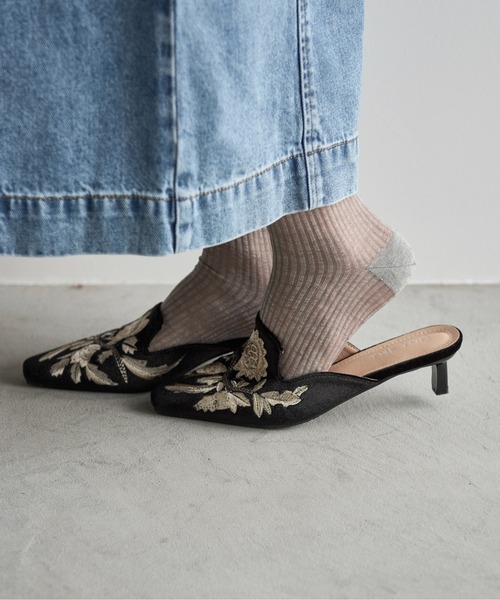 【完売必至】ロエベ■ミュール サンダル 花柄刺繍 LOEWE - ロエベ ミュール ペタル フラワーサンダル ブラック