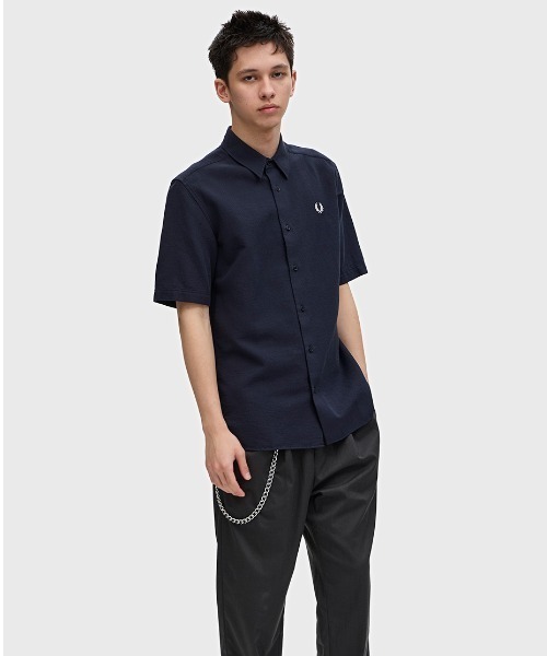 【新品未使用】フレッド ペリー クルーネックシアサッカーシャツ 新品同様】FRED PERRYクルーネックハーフスリーブ紺シアサッカー