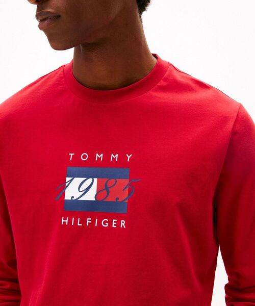 トミー ヒルフィガー   クルーネックフラッグTシャツ （レッド） トミー ヒルフィガー TOMMY HILFIGER クルーネックフラッグT