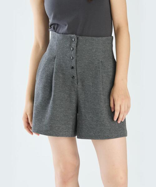「To b. by agnes b.」 ショートパンツ 40 グレー系その他 レディースの画像