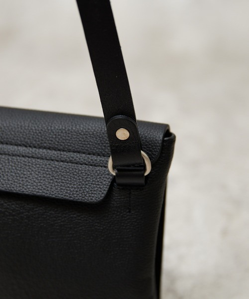 SLOW 黒 レザー ショルダーバッグ フラップ式 SLOW ショルダーバッグ スロウ / shrink-narrow flap shoulder