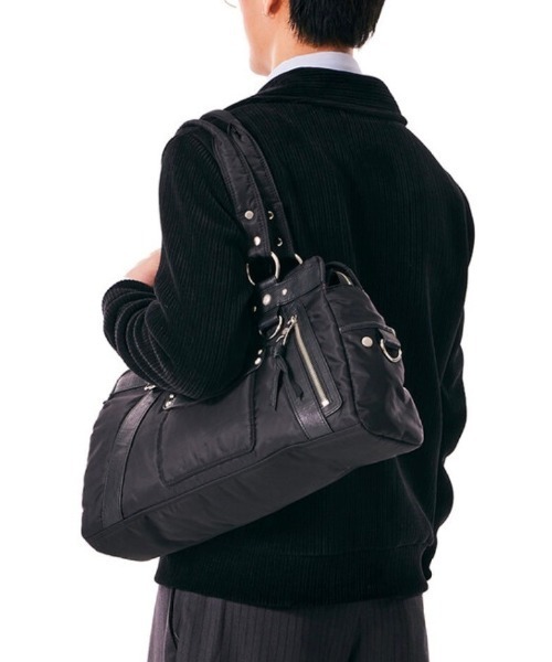 IUGAMAKARAS ショルダーバッグ 「IUGAMAKARAS」Studded Nylon