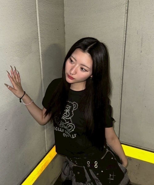 『OY/オーワイ』 クリスタルオードリークロップ半袖Tシャツ OY/オーワイ』 CRYSTAL DOLLY CROPPED TEE/クリスタルオードリー