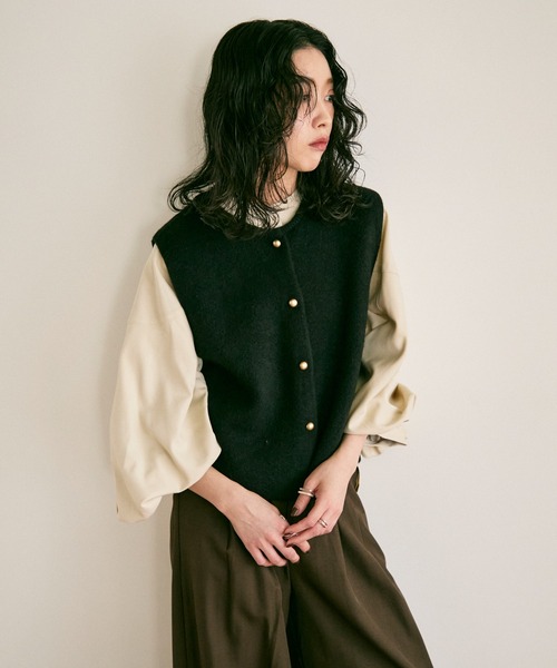 CELINE 今季ニットベスト　金ボタン　ジレ　ジヒョ着 CELINE - CELINE 今季ニットベスト 金ボタン ジレ ジヒョ着の通販 by