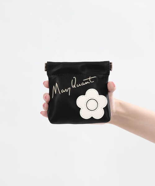 2-5日着 MARY QUANT サインロゴデイジーパッチ バネクチポーチ MARY QUANT ポーチ マリークワント mary quant サインロゴ