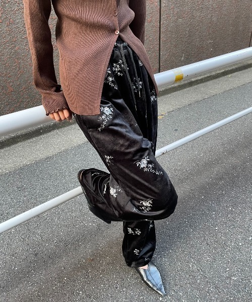 AIC. パンツ 刺繍ベロアイージーパンツ/セットアップ可能 レディース