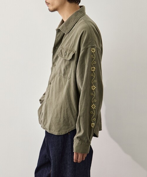 シャツ 「REMI RELIEF/レミレリーフ」WIDE MILITARY SHIRT(袖：スタッズ) メンズの画像