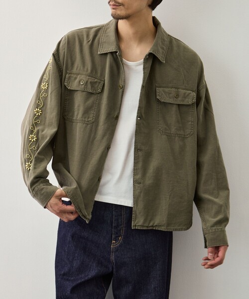 シャツ 「REMI RELIEF/レミレリーフ」WIDE MILITARY SHIRT(袖：スタッズ) メンズの画像