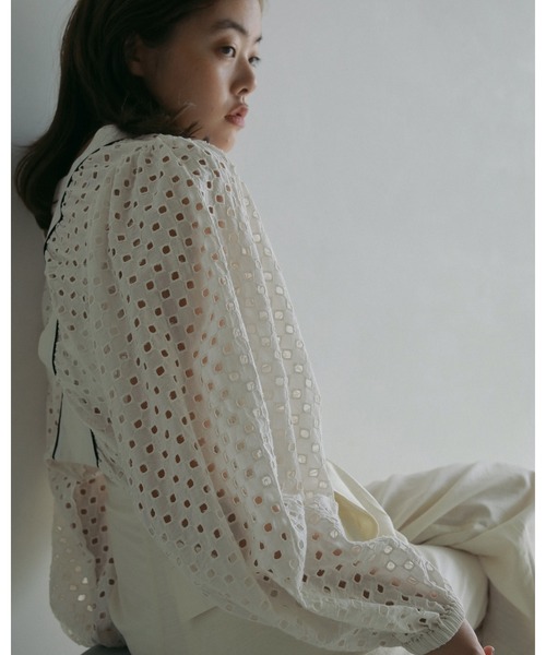 anuke ✨Volume Cutwork Blouse✨ホワイト anuke（アンヌーク） ブラウス シャツ Volume Cutwork Blouse
