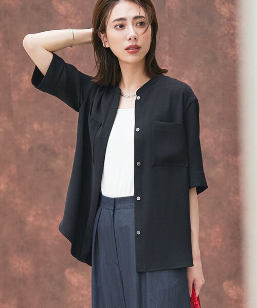ブラウス ICB（アイシービー） バンドカラーブラウス VERY掲載☆2025新品タグ付き　ICB シャツ 5分袖バンド BackSatinAmunzen トップス