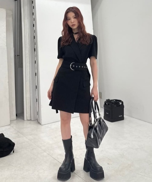 ストラップワンピース夏はウエストがやせて背中のスカートが露出しています セール】T STRAP BACK OPEN DRESS/Tストラップバックオープン