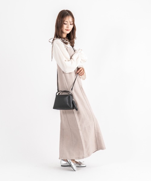 ジャンニキャリーニ　グレーベージュのレザーショルダーバッグ　美品 GIANNI CHIARINI（ジャンニ キアリーニ） ショルダーバッグ バッグ