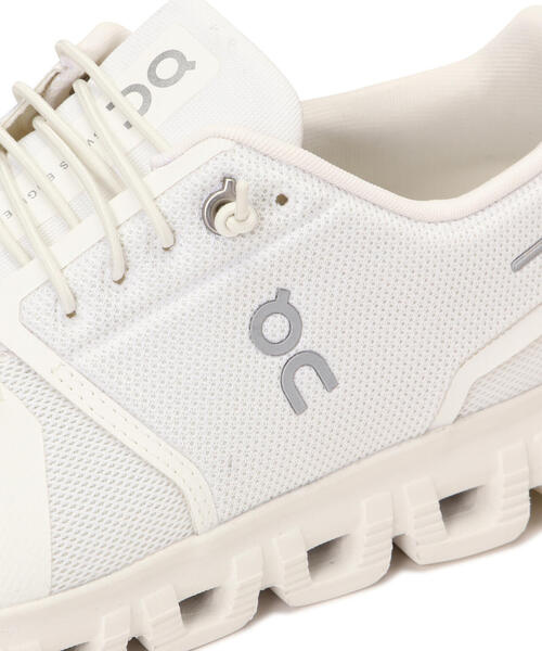 「On」 ローカットスニーカー 10 グレー メンズの画像