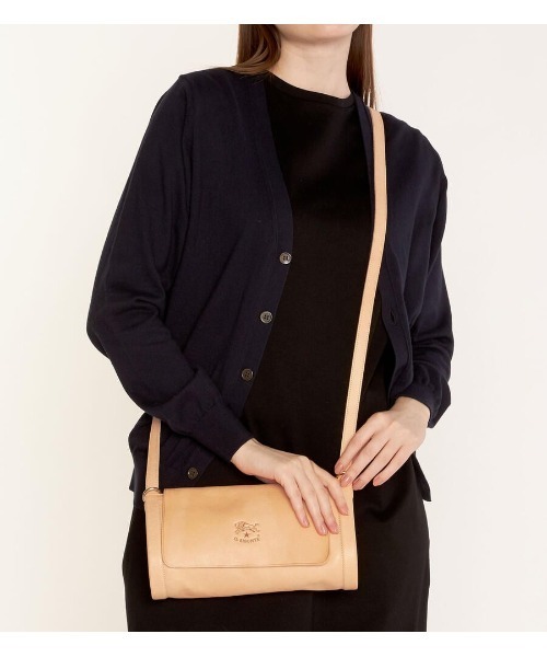 IL BISONTE レザー ショルダーバッグ ブラック　シボ革 IL BISONTE（イルビゾンテ） ショルダーバッグ バッグ IL BISONTE