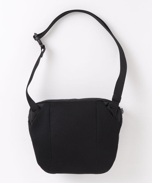 ARC'TERYX（アークテリクス） 刺繍ショルダーバッグ - ブラック メンズ