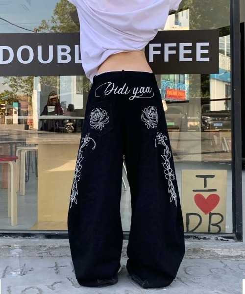 SHEENA(シーナ) ジーンズ デニム デニムパンツ バックフラワーロゴ SHEENA(シーナ) ジーンズ デニム デニムパンツ バックフラワーロゴ