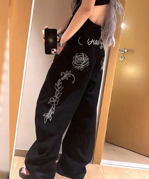 SHEENA（シーナ） ジーンズ デニム デニムパンツ バックフラワーロゴ