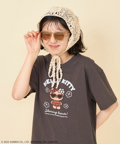 「FREAK'S STORE」 半袖Tシャツ「HELLO KITTYコラボ」 フリ- チャコール レディースの画像3